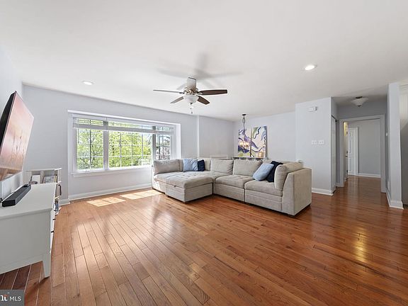 3rd image of 2133 Black Horse Dr