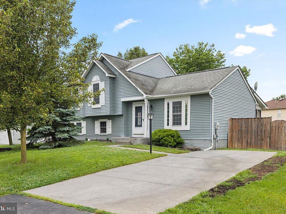 1st image of 111 Fairfax Dr