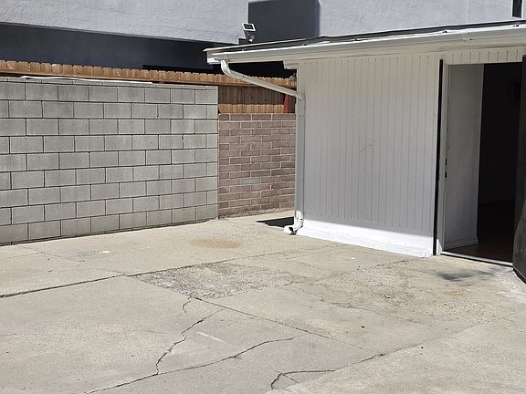 4th image of 5723 Klump Ave #B