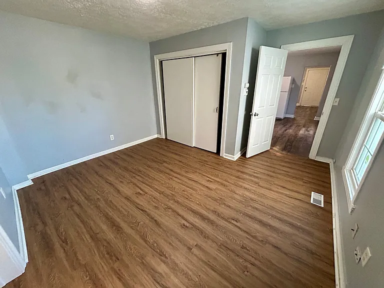 1757 Howard St — Photo 10