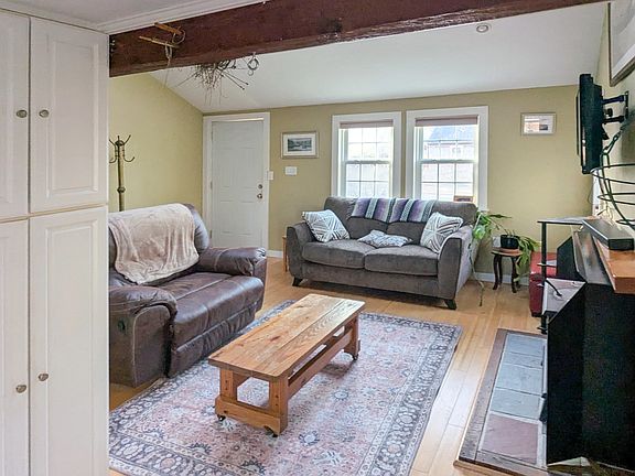 3rd image of 16 Gilbert Rd