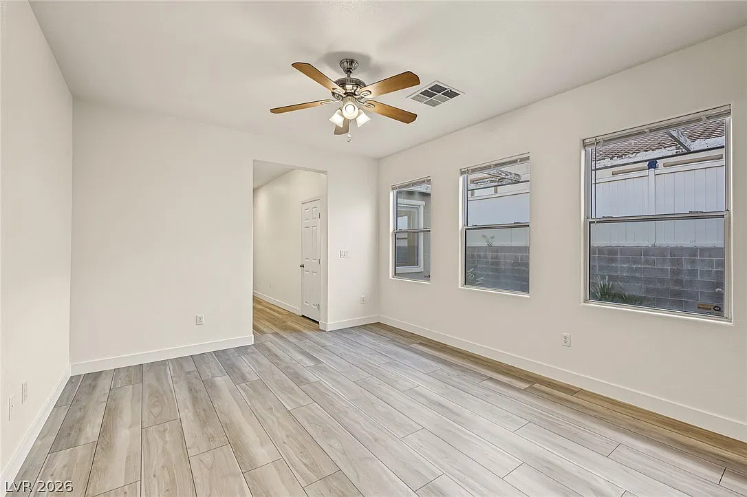 3 bed, 2.0 bath, 1305 sqft, $1,970 — Photo 4