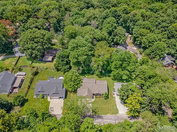 3rd image of 25 Oakdale Lake Cir
