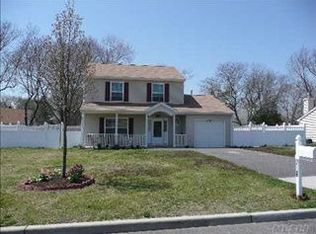 726 Meade Ave, Bellport, NY 11713