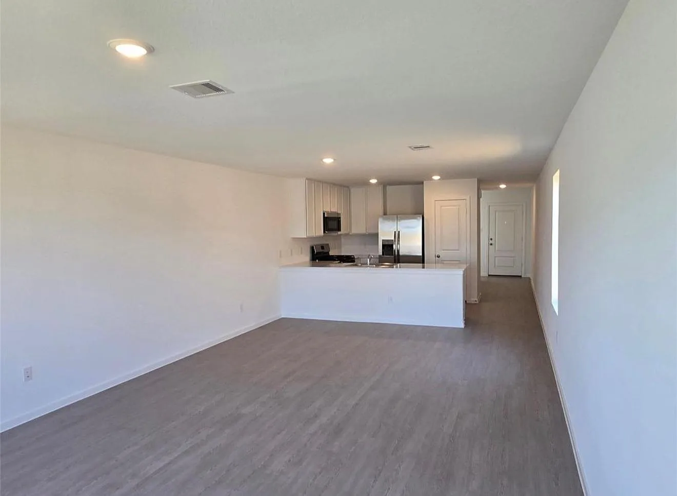 3 bed, 2.0 bath, $2,000 — Photo 2