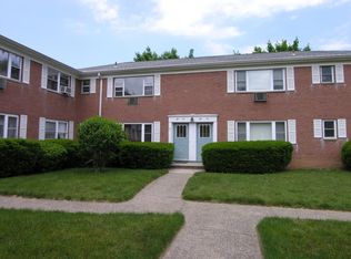27 Manchester Ct, Wayne, NJ 07470