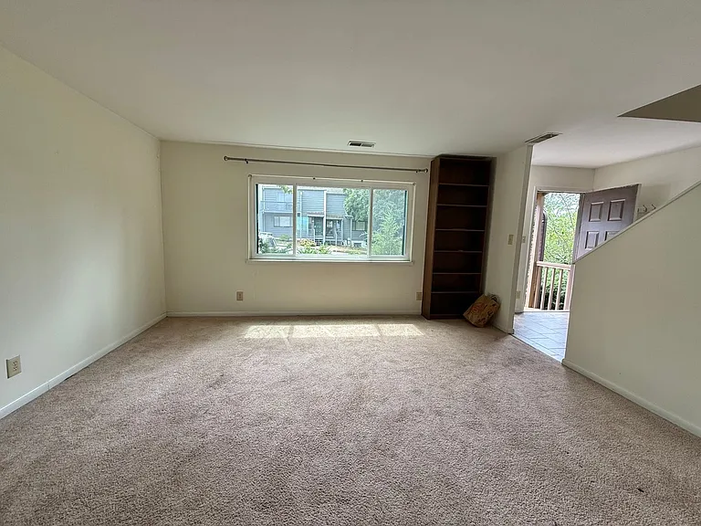 319 Harvest Dr — Photo 6