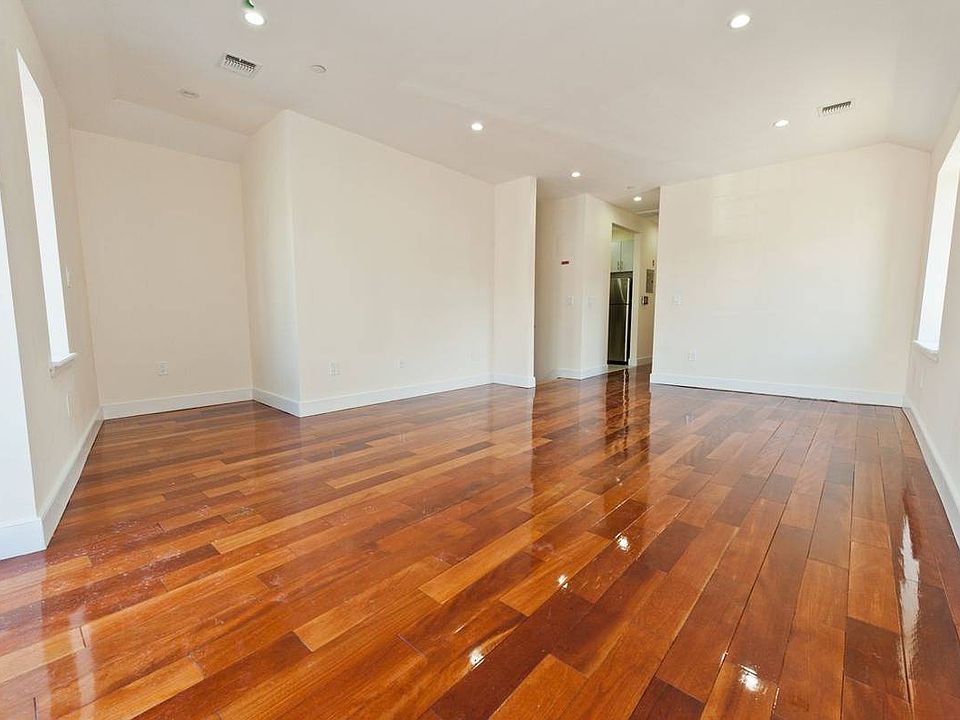 1st image of 12-02 27th Ave #1