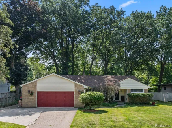 23565 Oliver Ct, Southfield, MI 48033