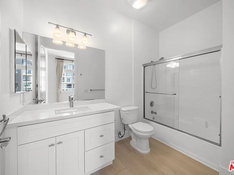 309 S Mariposa Ave #301 — Photo 21
