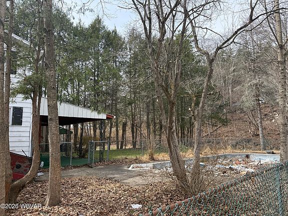 4th image of 597 Main Rd