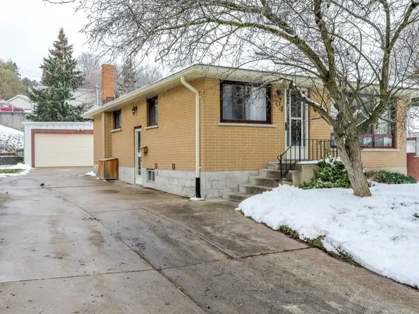 204 Lee St, Peterborough, ON K9H 5N9