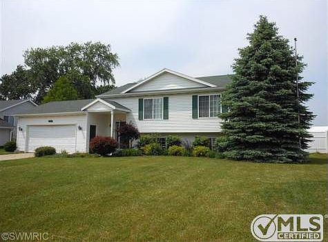 Zeeland bilevel with 4 bedrooms