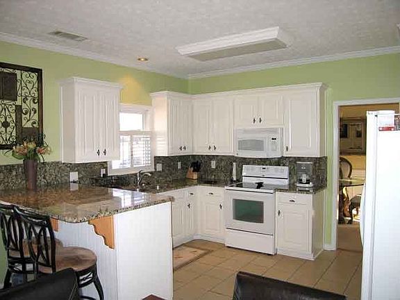 Kitchen with Granite and Large Breakfast Bar