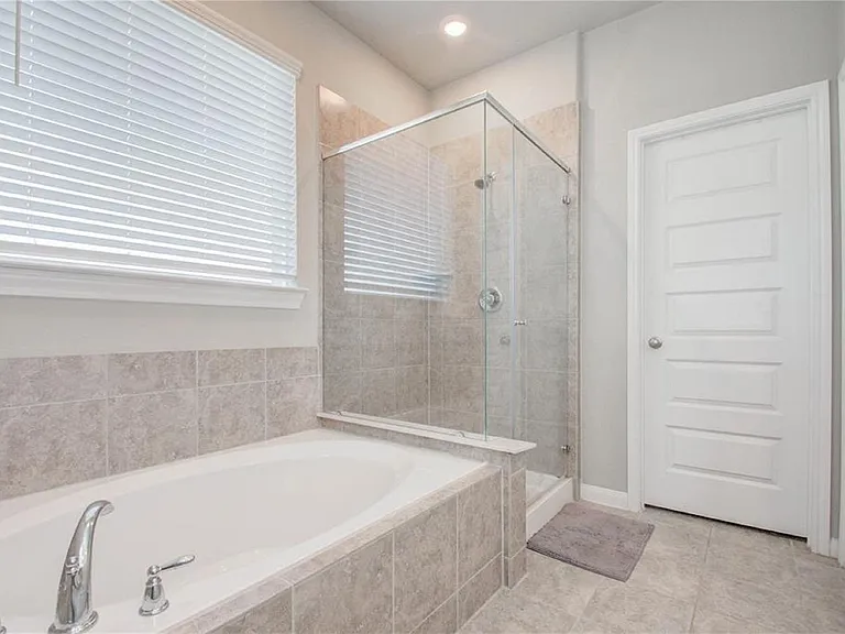 5802 Golden Peak Ln — Photo 22