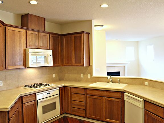 5th image of 785 NE 70th Ave