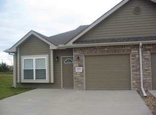 2725 SE Taurus Ct, Topeka, KS 66605