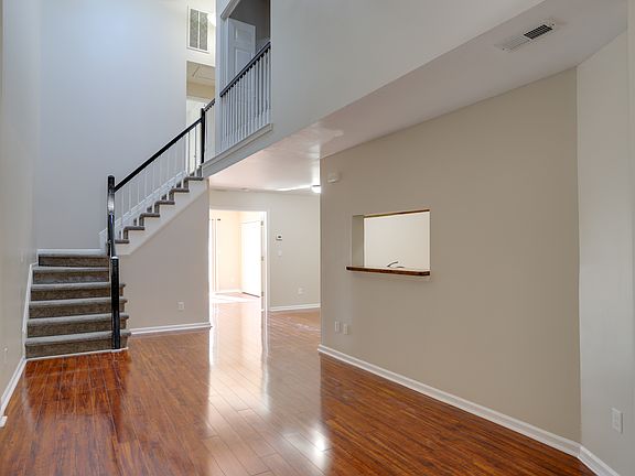 5th image of 707 Aylesbury Dr
