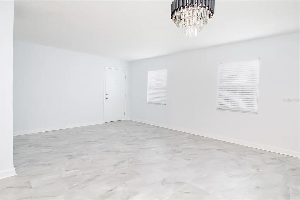1 bed, 1.0 bath, 741 sqft, $1,600 — Photo 2