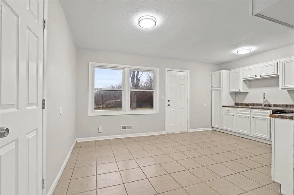 4 bed, 1176 sqft, $1,400 — Photo 4