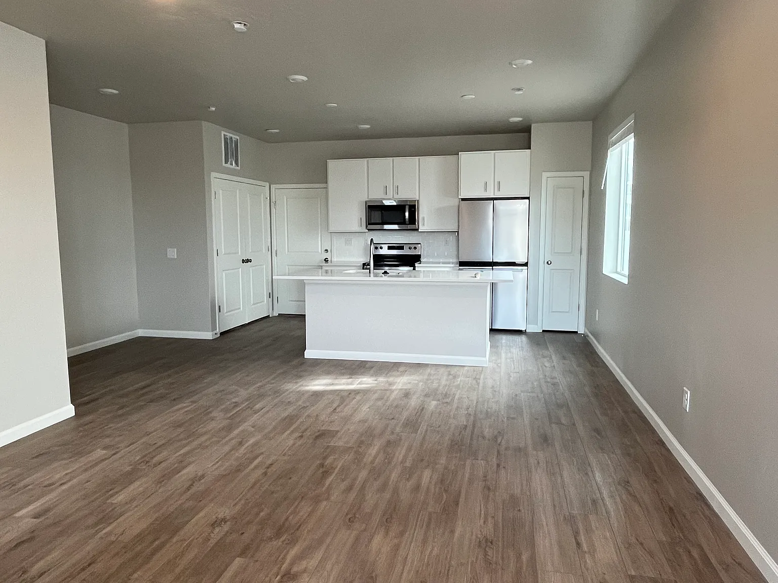 4 bed, 2.5 bath, $2,350 — Photo 3