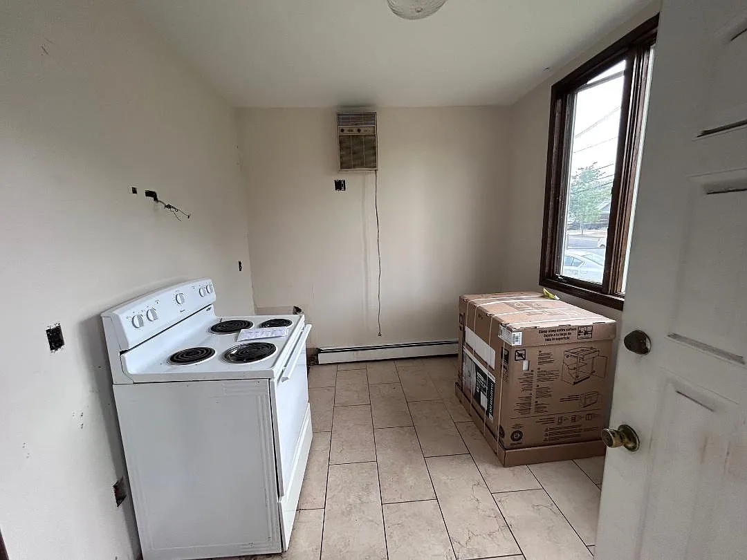 Building Photo - 168 Lafayette Ave #3