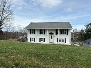 16 Deerfield Ave, Grafton, WV 26354