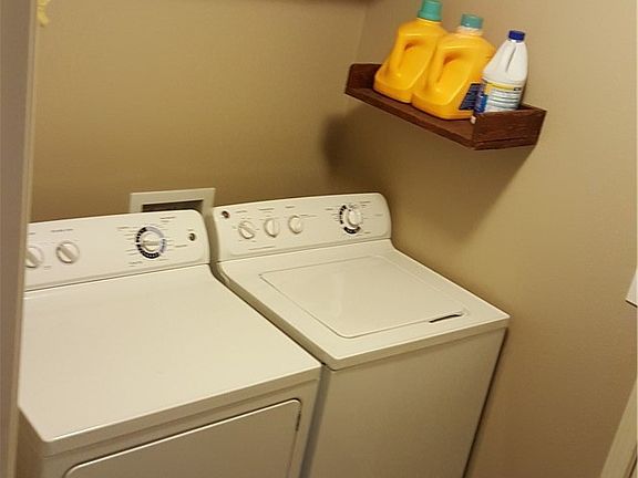 5th image of 806 S Blessing St