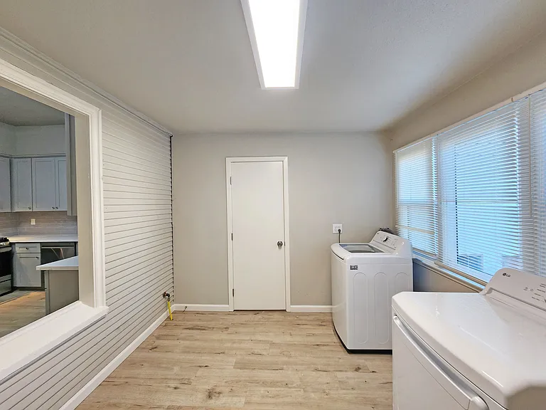 811 V St — Photo 22