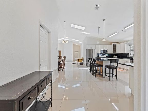 3rd image of 7827 Myrtle Oak Ln