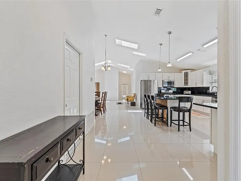 7827 Myrtle Oak Ln — Photo 3