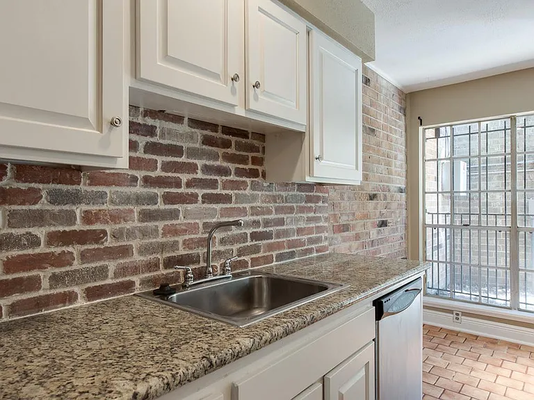 12 Hyde Park Blvd #6 — Photo 8