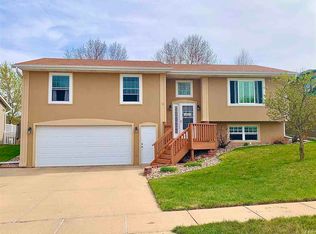 650 Augusta Cir, Yankton, SD 57078