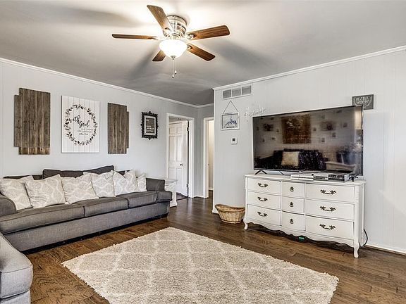 2nd image of 1202 Tosch Ln