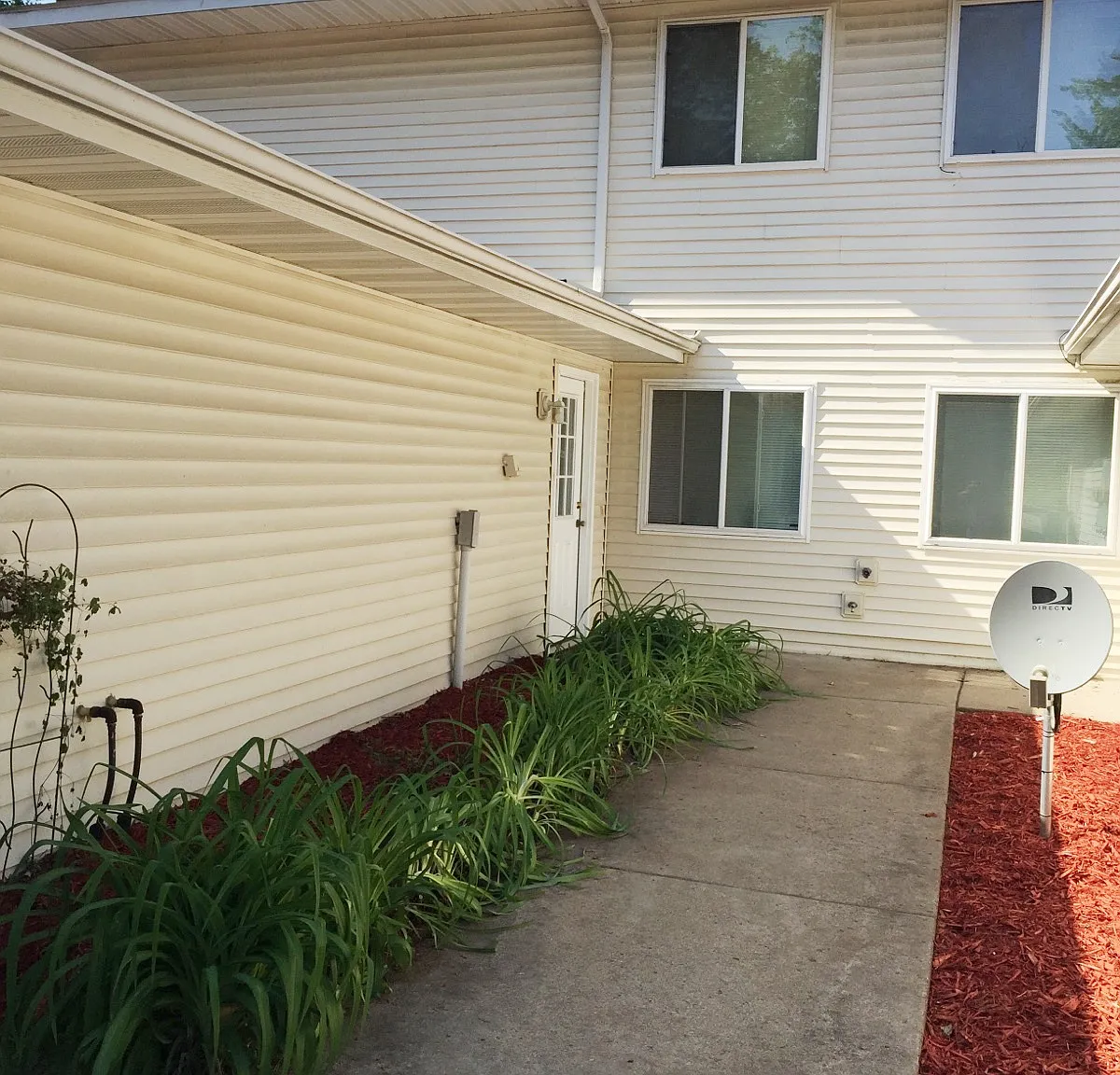 4 bed, 1350 sqft, $1,950 — Photo 1