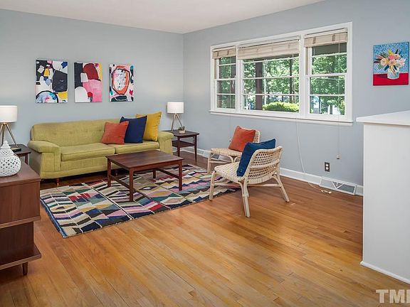 5th image of 225 Landsbury Dr