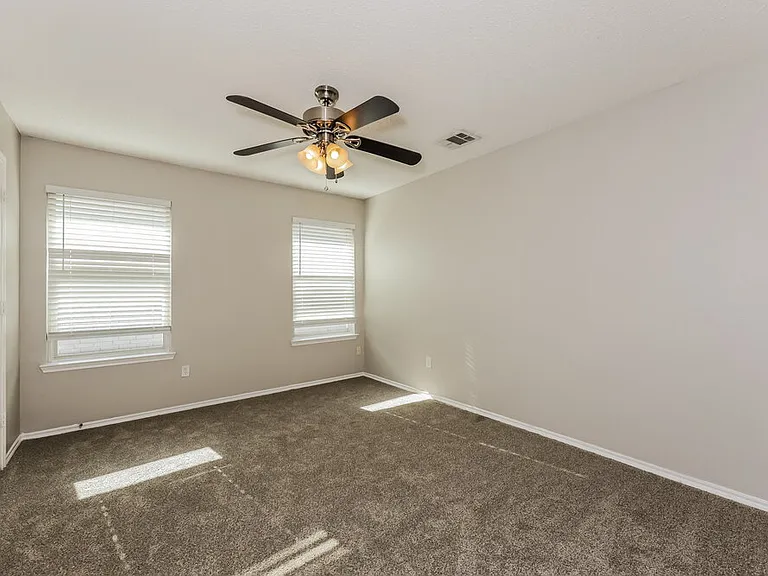 1711 Venus Dr W — Photo 13