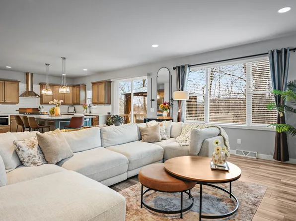 1198 Gracing Oaks Ln, Sun Prairie, WI 53590