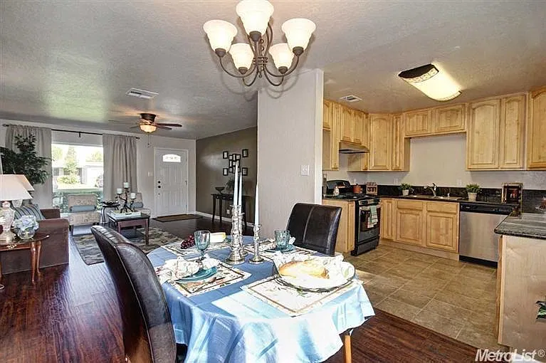 3 bed, 1008 sqft, $2,400 — Photo 4