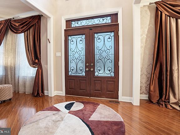 5th image of 3749 Sipler Ln