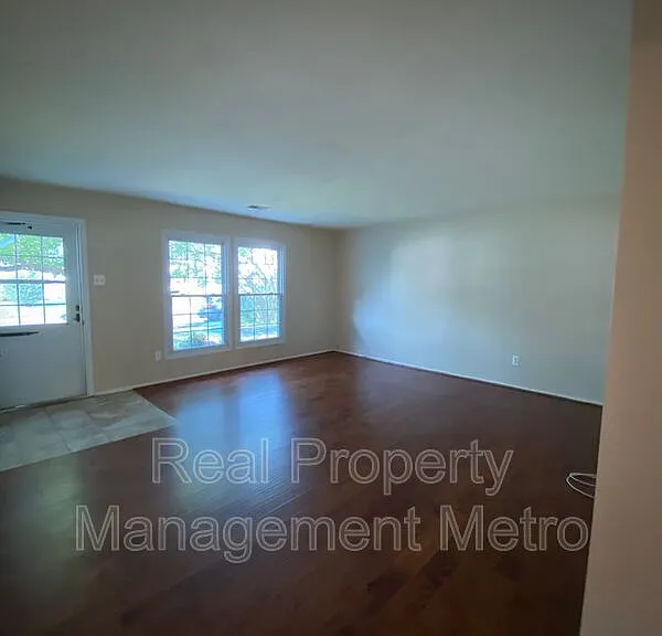 1902 Stonehearth Ct — Photo 8