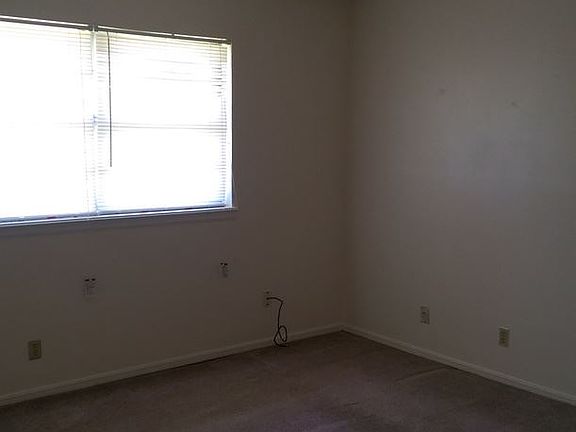 4th image of 154 NE 12th St
