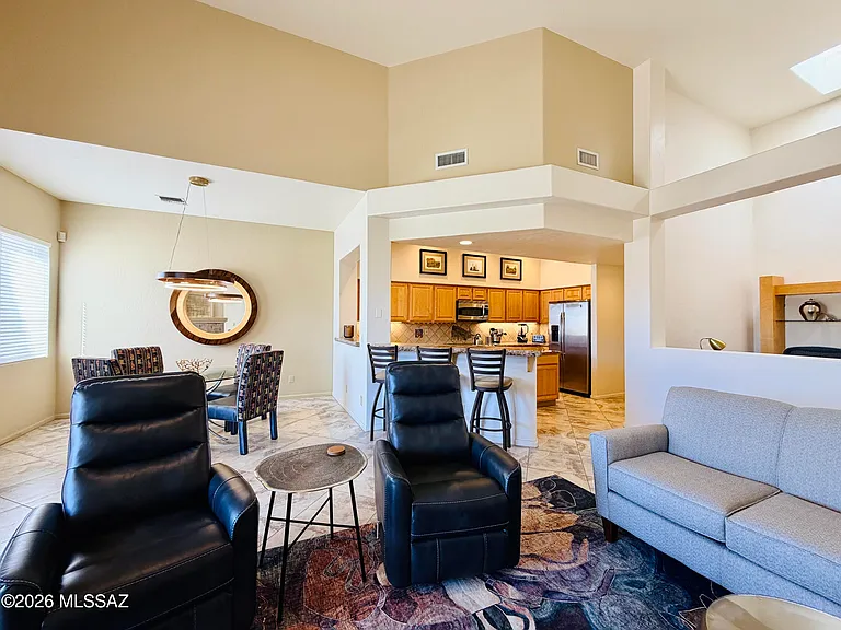 1465 W Bridalveil Pl — Photo 20