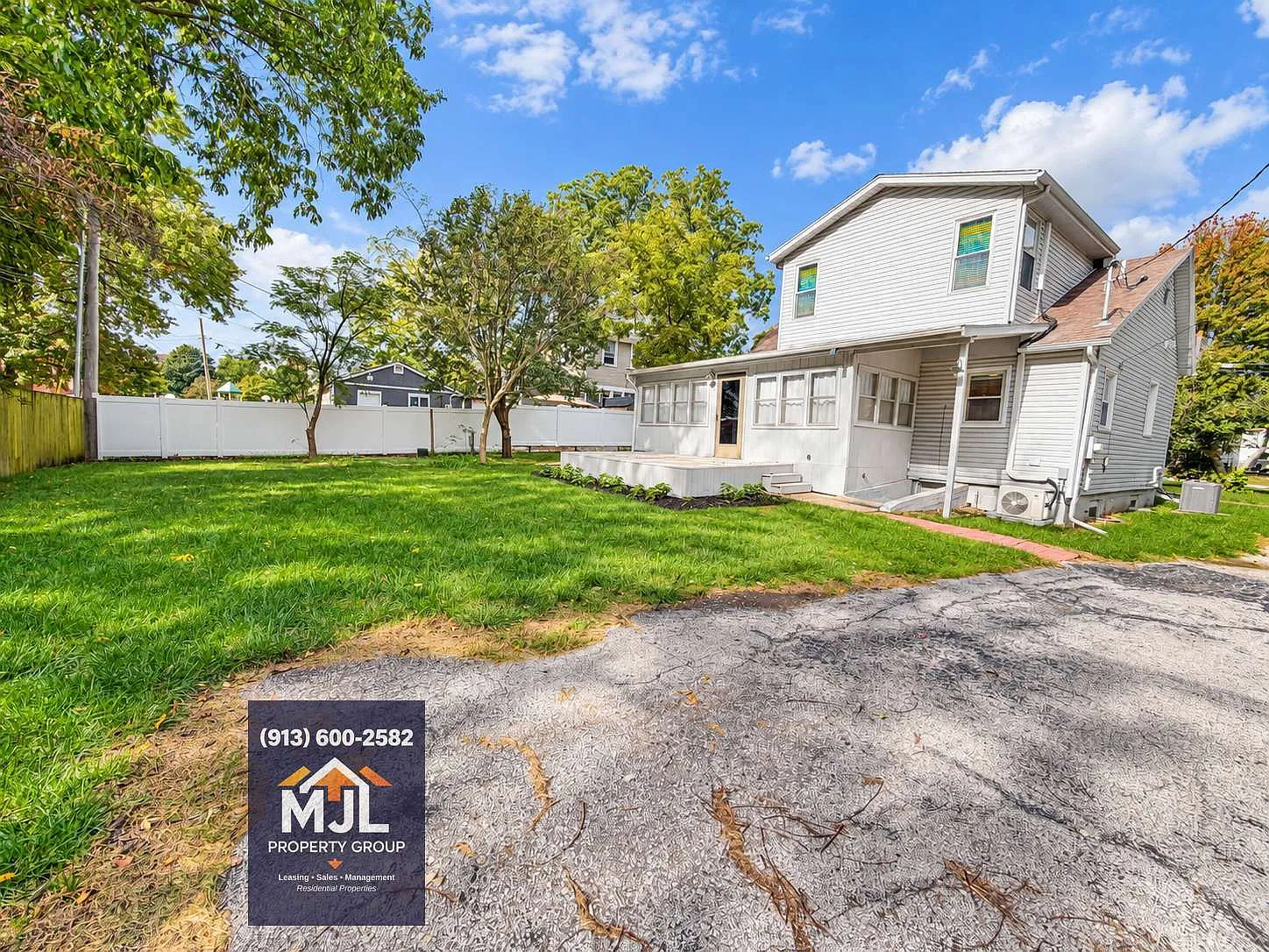 3 bed, 2.0 bath, 1670 sqft, $2,330 — Photo 3