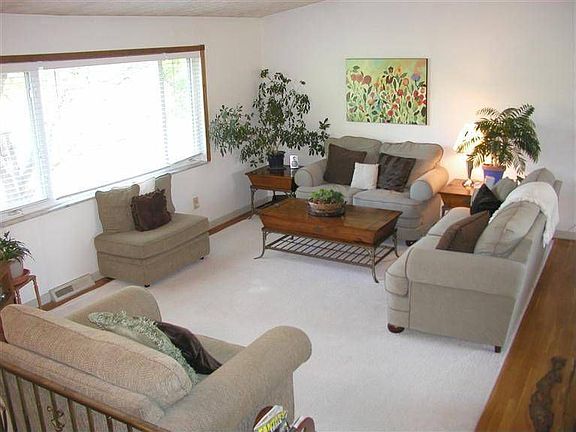 3rd image of 8737 Bluebird Dr