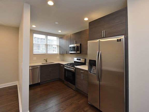 2nd image of 1434 W Farragut Ave #D2