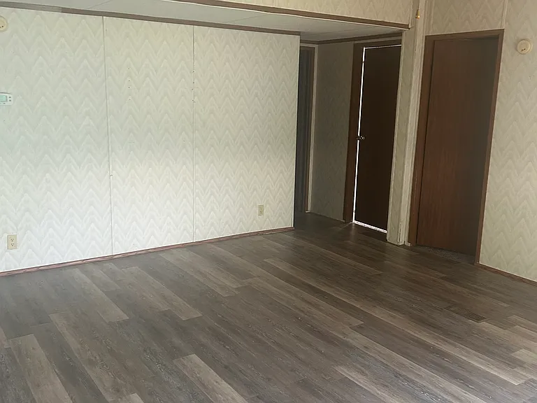 135 Clover Ln — Photo 11