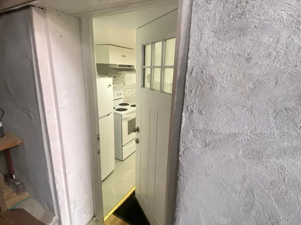 29 Brownville Ave #Basement, Toronto, ON M6N 4L2