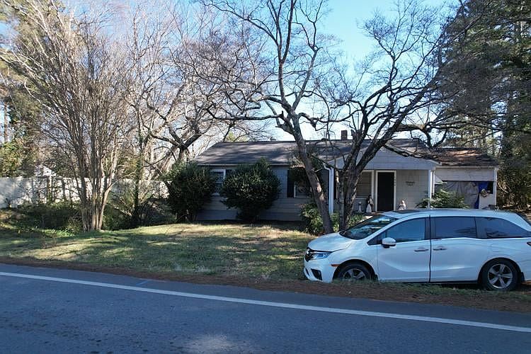 1st image of 1904 E Calhoun St