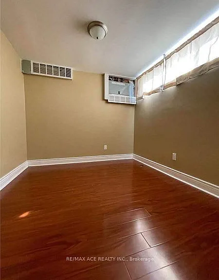 40 Cavehill Cres #LOWER — Photo 16